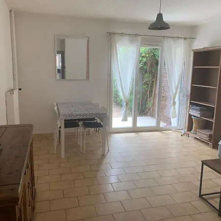 Apartment T1bis Avec Jardin A Gare Hyeres