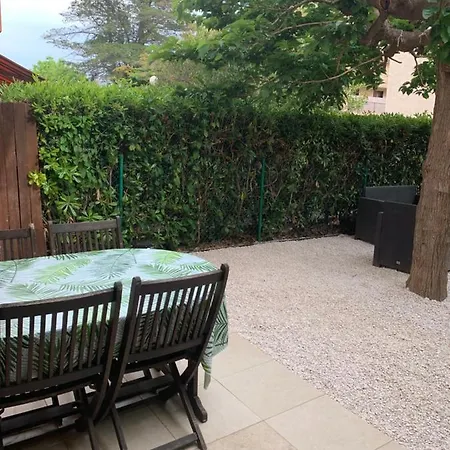 Apartment T1bis Avec Jardin A Gare Hyeres